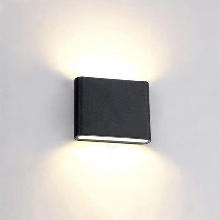 Skanto | GuardGlow – Vanntett Vegglampe med Værbestandig Design