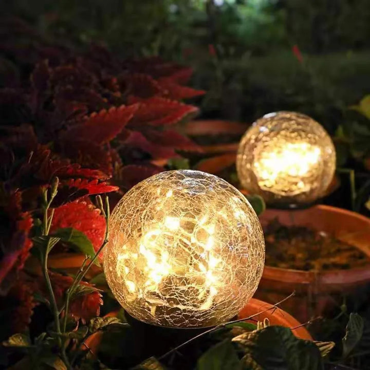 LED hagebelysning i sprukket glassutseende – solballlamper for utendørs bruk og dekorasjon | Skanto