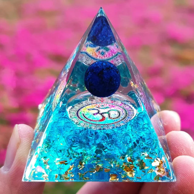 Skanto | Amethyst Peridot Orgone Pyramide - Energigenerator Krystall Reiki Chakra Orgonitt Meditasjonsverktøy