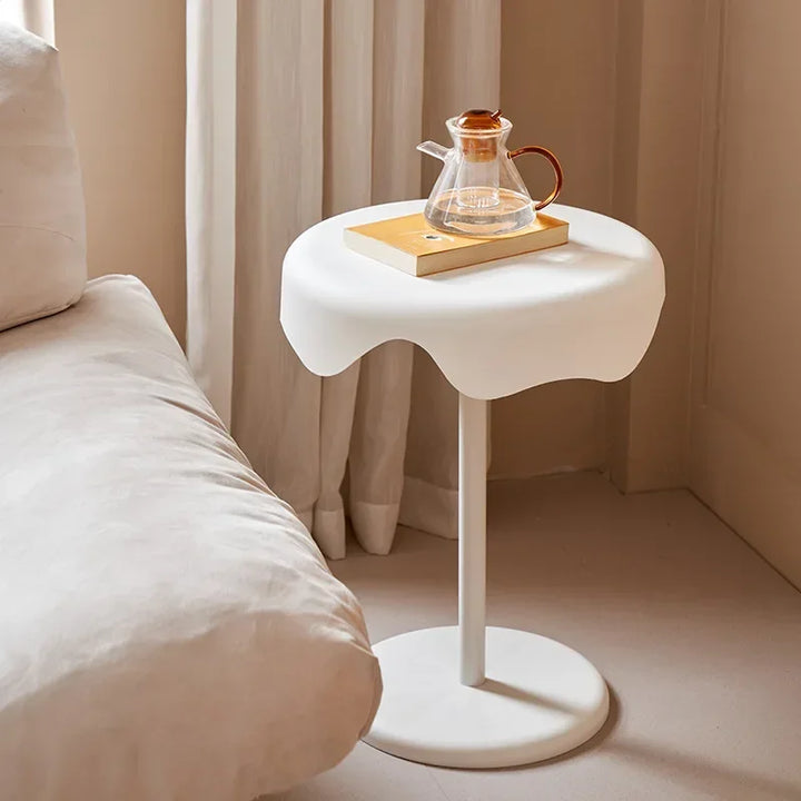 Skanto | Liten Sidesofe med Minimalistisk Design for Stue og Soverom