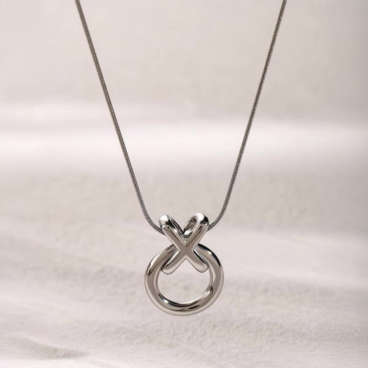Skanto | Elegant XO Sammenflettet Halskjede