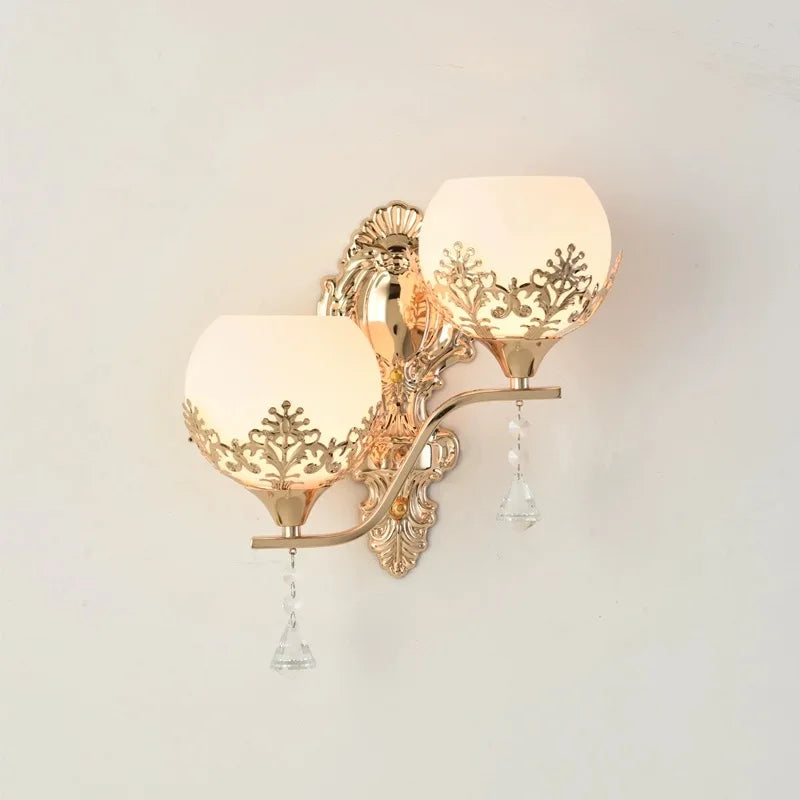 CrystalLuxe – Gylden LED Vegglampe for Stemningsfull Belysning Skanto