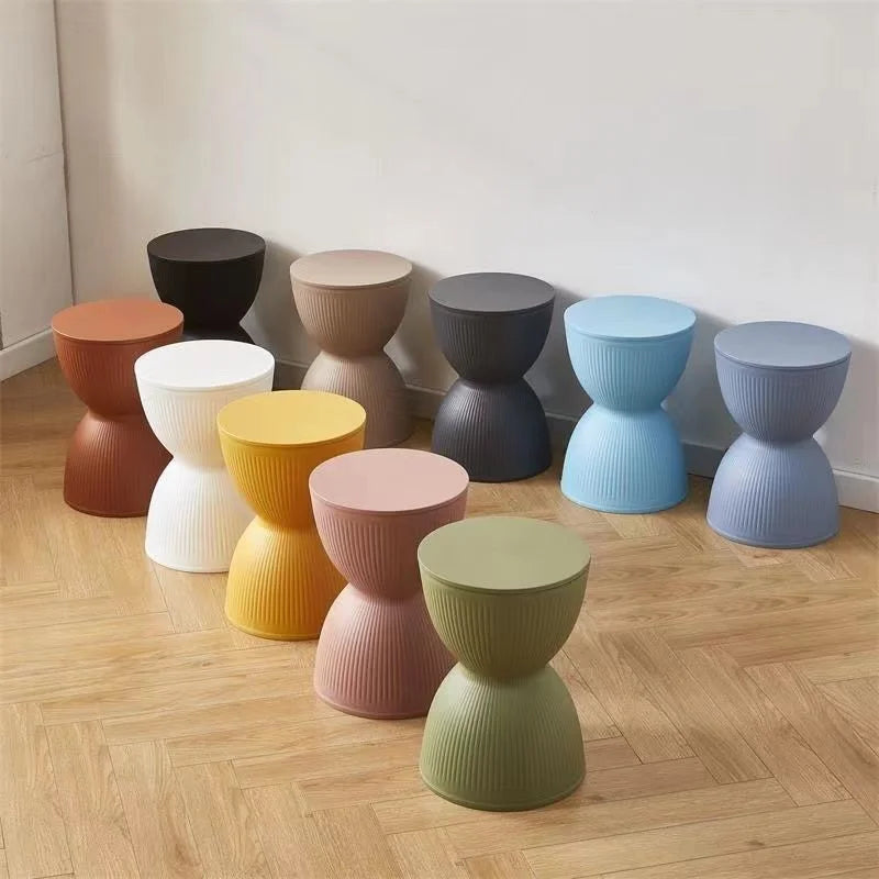 Skanto | Nordisk Plast Lav Sidebord med Timeglassdesign