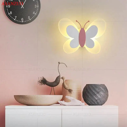 ButterflyGlow – LED Vegglampe i Sommerfugl Design for Rommet Skanto