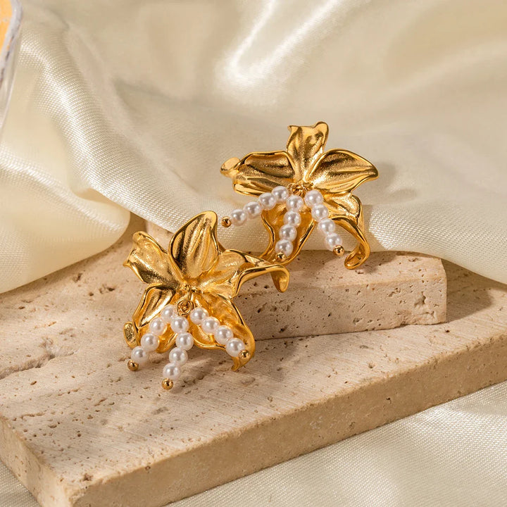 Skanto | Elegant Lily Floral Pearl Earrings