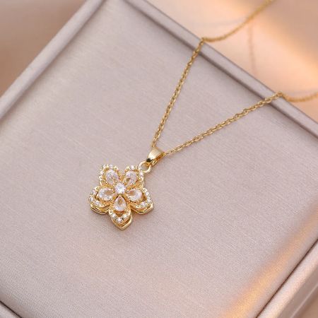 Skanto | Rotating Flower Pendant Necklace – Non-Tarnish Allsidig Smykke