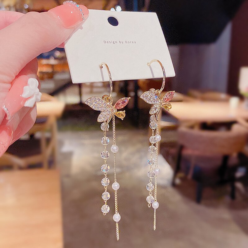 Skanto | Lange Blumen-Kettenohrringe | Elegantes leichtes Hängedesign | Gold