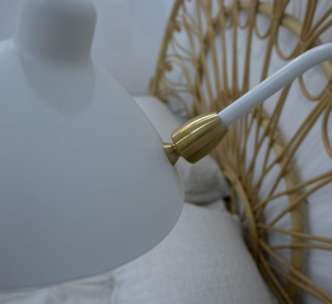 Skanto | Serge Mouille Vegglampe