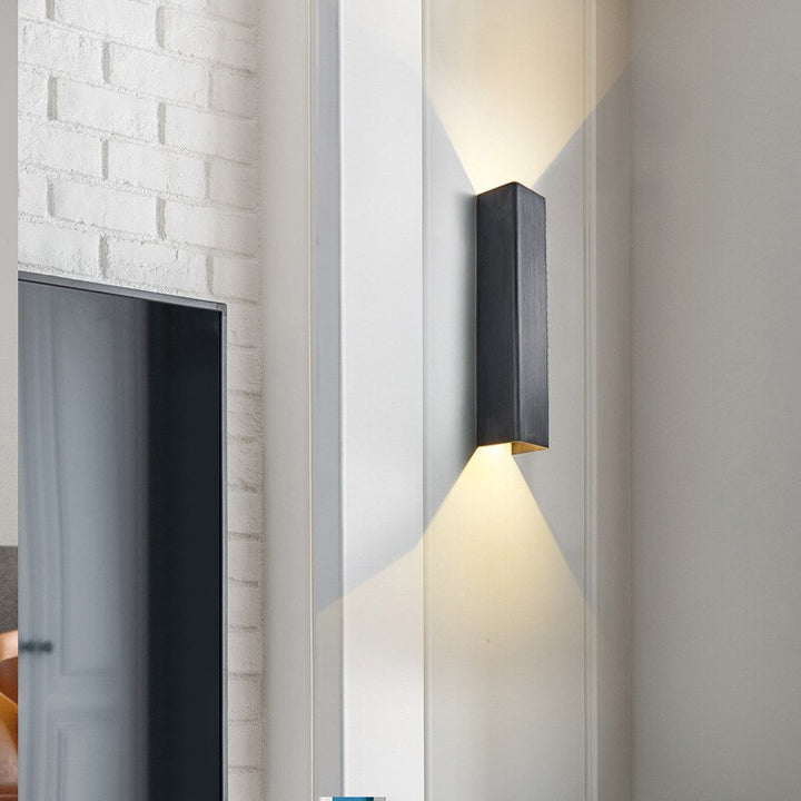 Skanto | BeamLuxe – Slank Ute Lamp for Moderne Rom