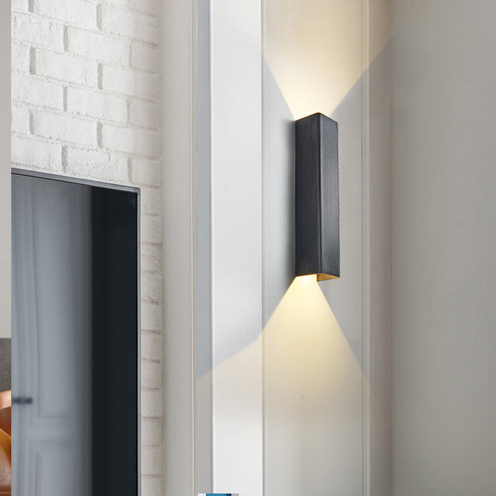Skanto | BeamLuxe – Slank Ute Lamp for Moderne Rom