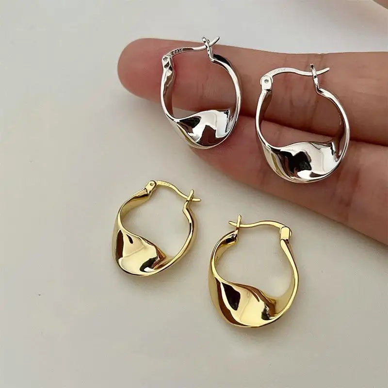 Skanto | Minimal Flattened Irregular Hoop Earrings