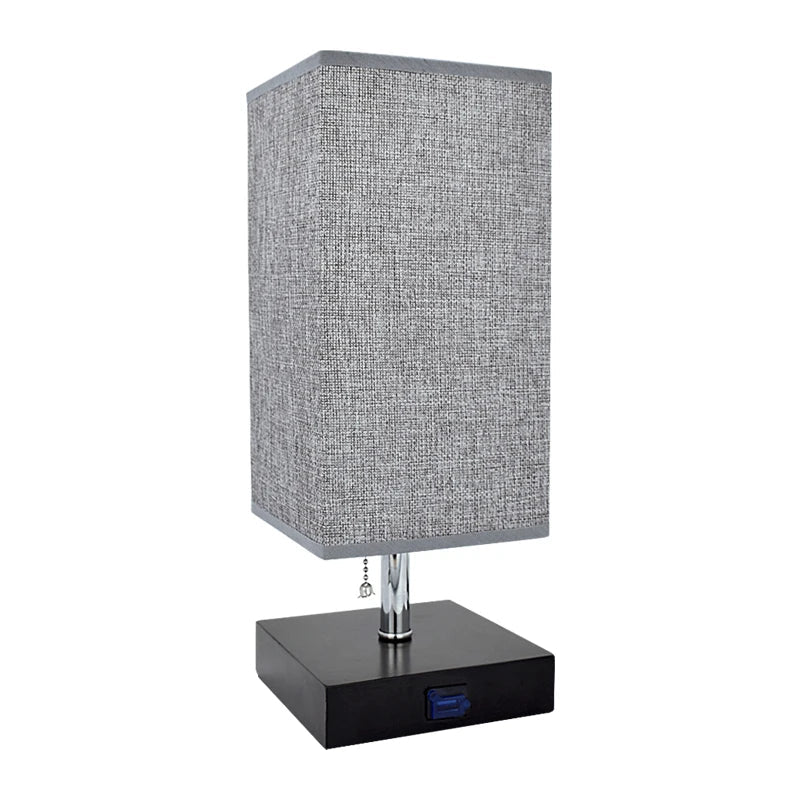 Skanto | Subtil nattbordlampe med elegant lys og USB