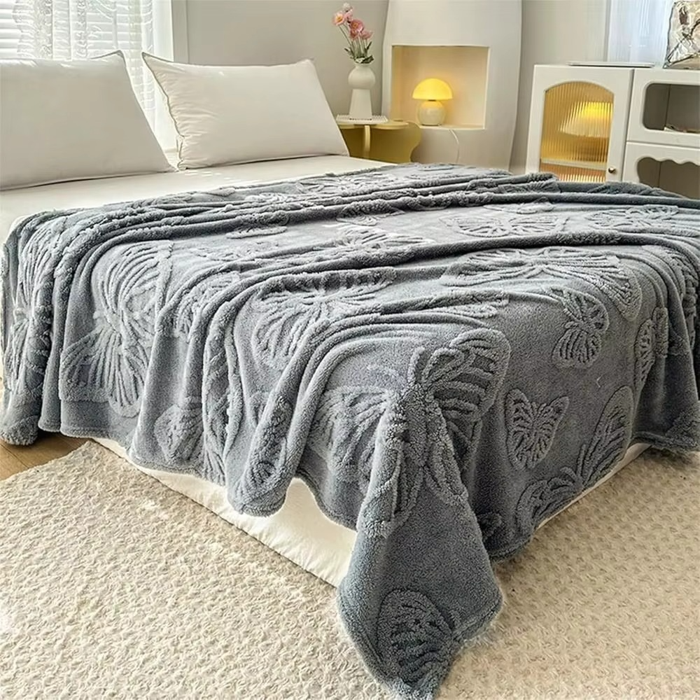 Dobbeltsidig avkjølende teppe med pustende kald effekt og 3D sommerfugl jacquard-design | Skanto