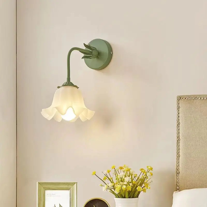 FrenchBloom Vegglampe – Soverom Blomsterlampe Skanto
