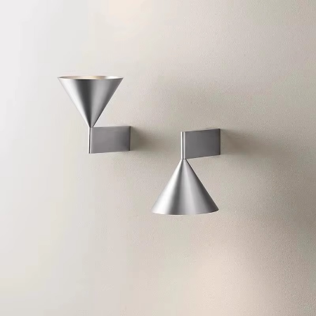 Skanto | Elegant nordisk konformet vegglampe for moderne interiører