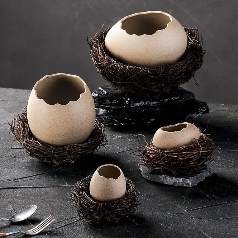Kreativ keramisk fuglerede-eggeskallskål