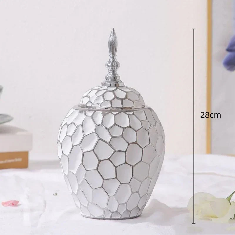 Skanto | Elegant keramikkvase med gyldne aksenter