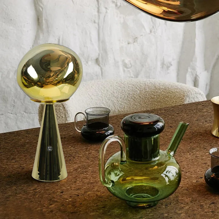 Moderne Mini Bordlampe i Lava Design med LED Lys - Dekorativ Lampe for Stue, Soverom & Kontor | Skanto