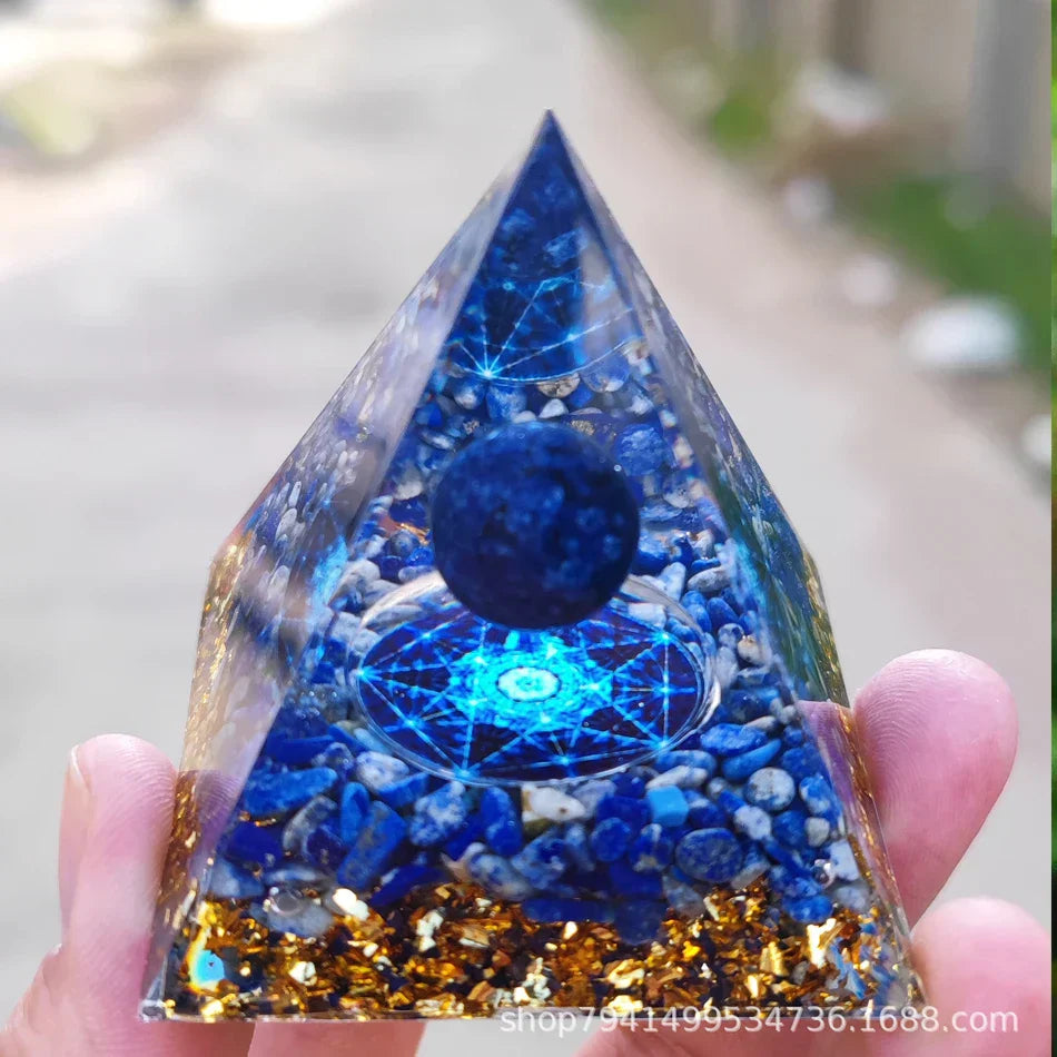 Orgonittpyramide med ametyst pendel – Energi, Beskyttelse og Dekorasjon | Skanto