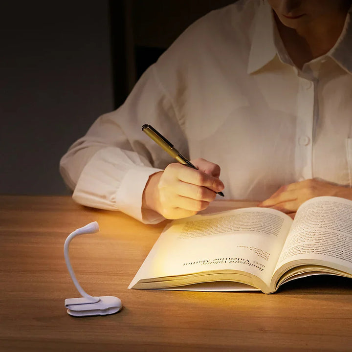 Skanto | Mini Boklys - Bærbart Klips-Lys med USB-lading, Dimmbar LED for Soverom, Øyevern og Camping - 360° Vri Klips Boklampe