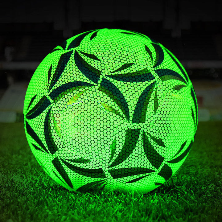 Skanto | GlowBall - Reflekterende fotball for nattebatterier og holdbar lek moro