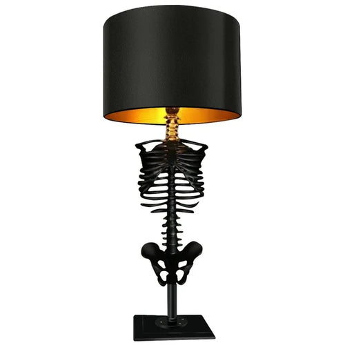 Skanto | Håndlaget gotisk skjelett bordlampe