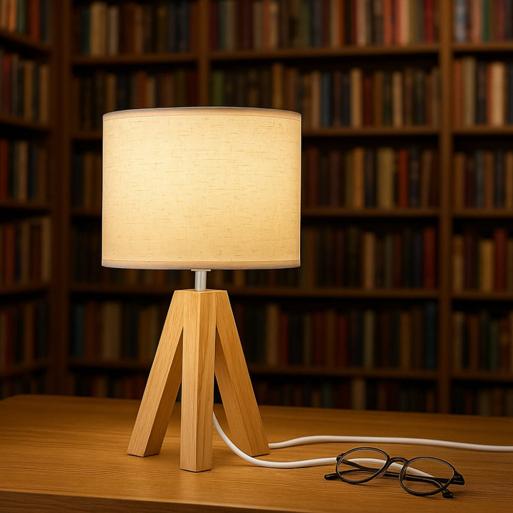 Skanto | Solara Minimalist Tripod Bordlampe