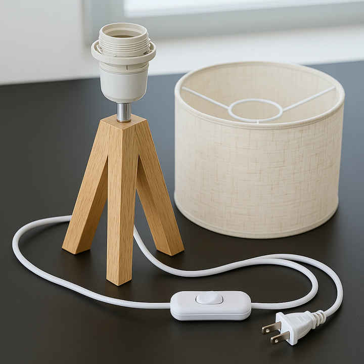 Skanto | Solara Minimalist Tripod Bordlampe