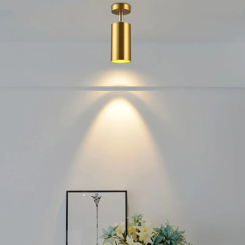 Moderne svingbar LED taklampe i gull – Justerbar belysning for oppholds- og arbeidsområder | Skanto