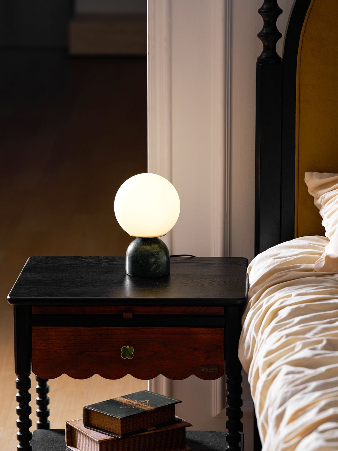 Marmor Orb Bordlampe | Skanto