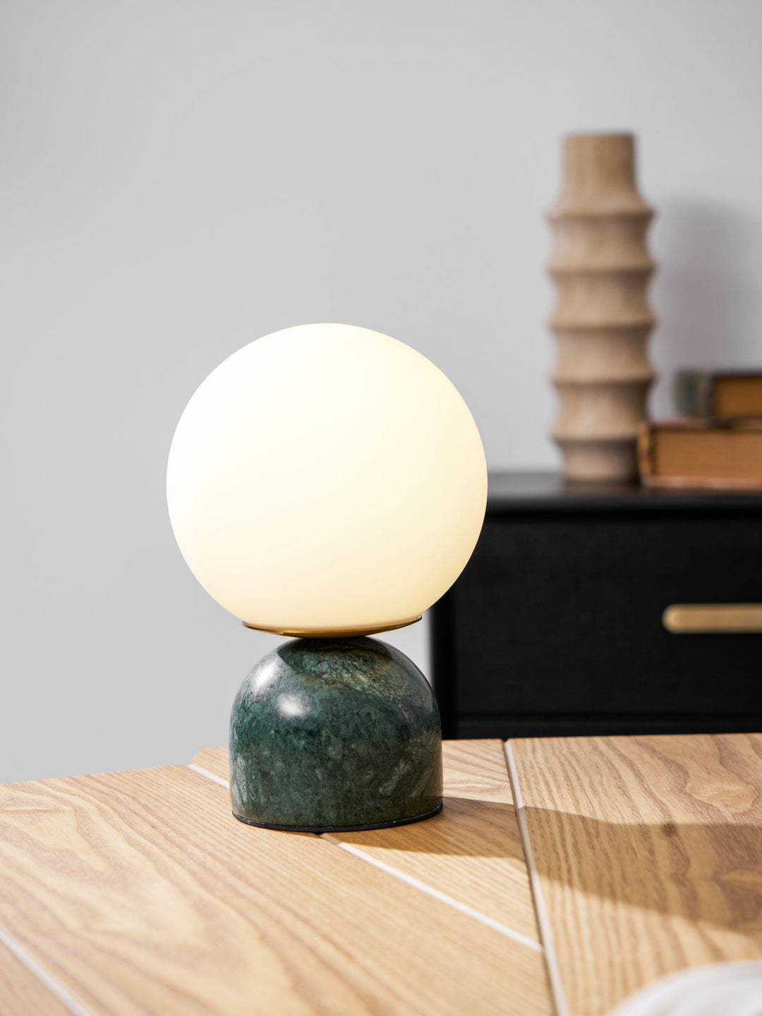 Marmor Orb Bordlampe | Skanto