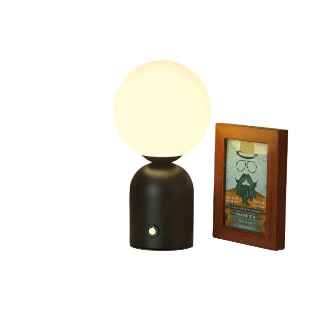 Oppladbar LED Bordlanterne – Bærbar Trådløs Lampe for Innendørs & Utendørs | Skanto