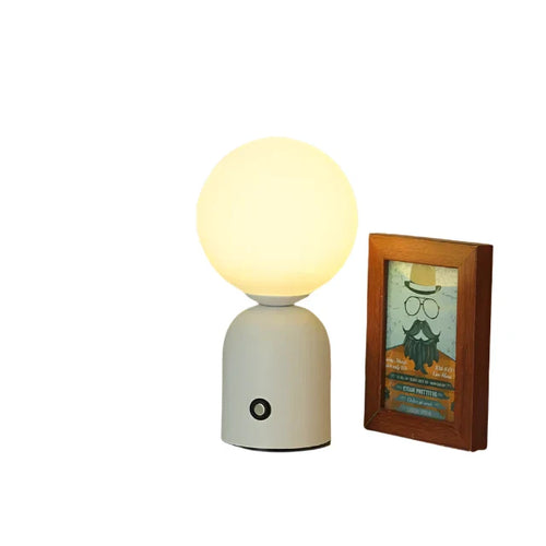 Oppladbar LED Bordlanterne – Bærbar Trådløs Lampe for Innendørs & Utendørs | Skanto