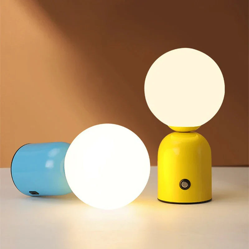 Oppladbar LED Bordlanterne – Bærbar Trådløs Lampe for Innendørs & Utendørs | Skanto