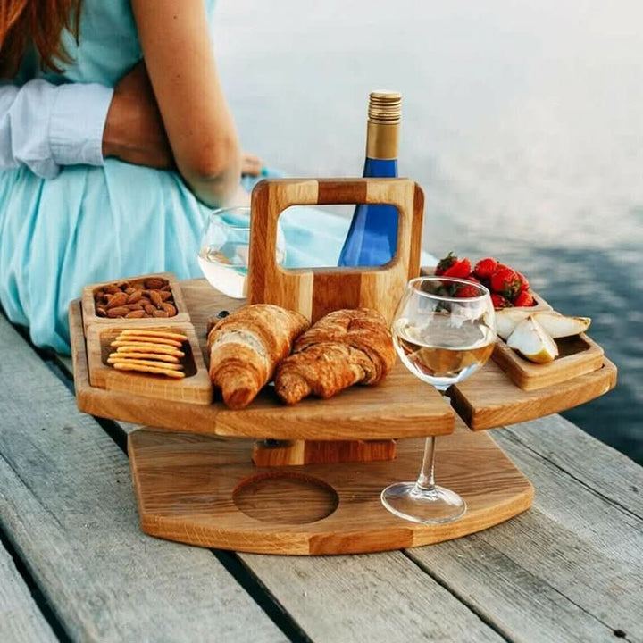 Skanto | Sammenleggbar trebord med glassholdere og snackrom for hage, strand og utendørs bruk