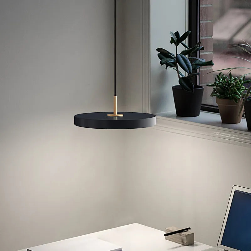 Skanto | Moderne UFO-lampe med metallisk finish