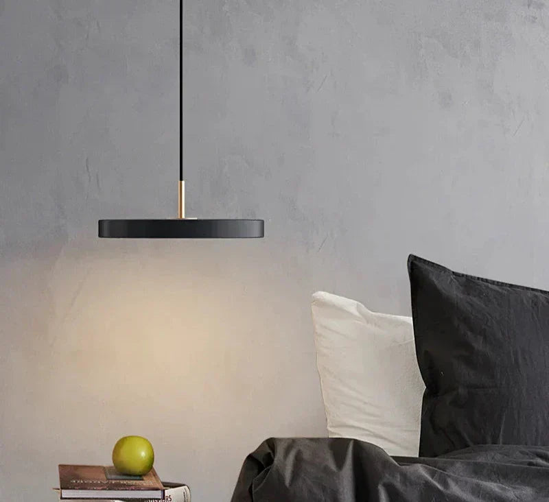 Skanto | Moderne UFO-lampe med metallisk finish