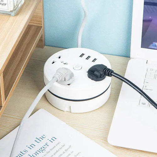 Universell strømskinne med forlengelseskabel og USB-porter
