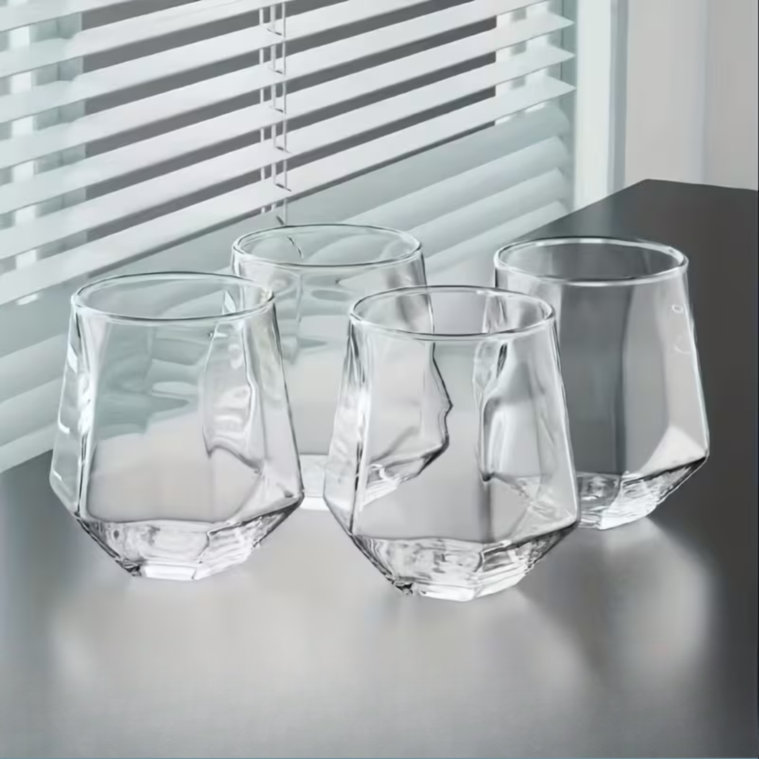 Gjennomsiktig glass, sett med 4 deler – Stilig og dekorativt design | 300 ml glass for vann, juice og te