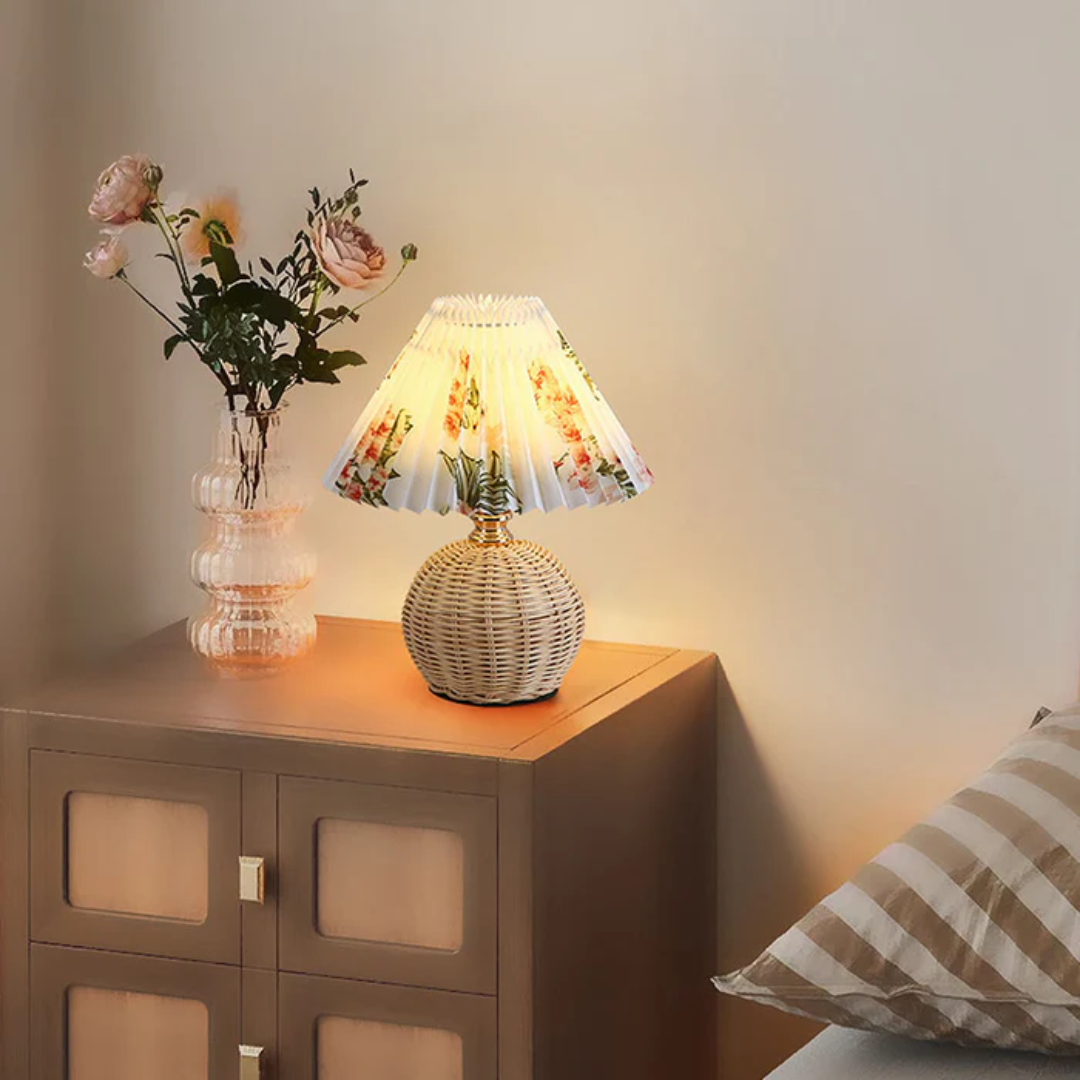 Skanto | Moderne Bordlampe med Hvit Plisserte Skjerm
