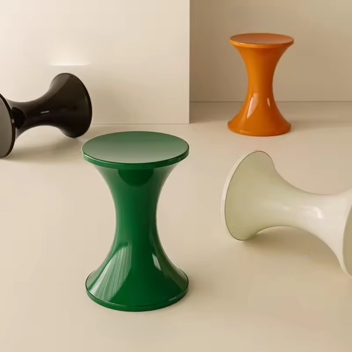 Skanto | Nordisk Plast Sidebord med Tykk Timeglass Design