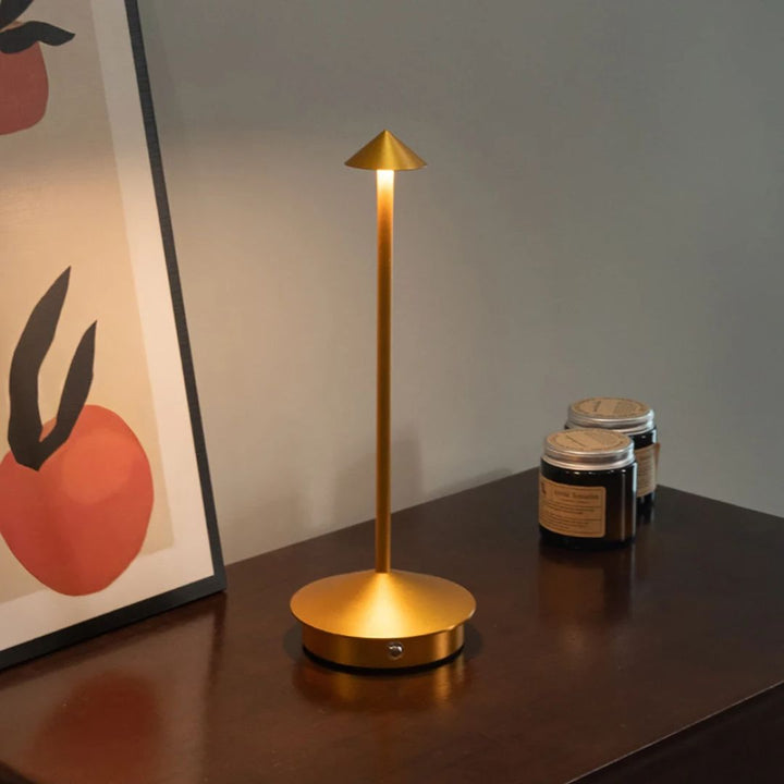 Robyn Arrow LED Bordlampe | Skanto