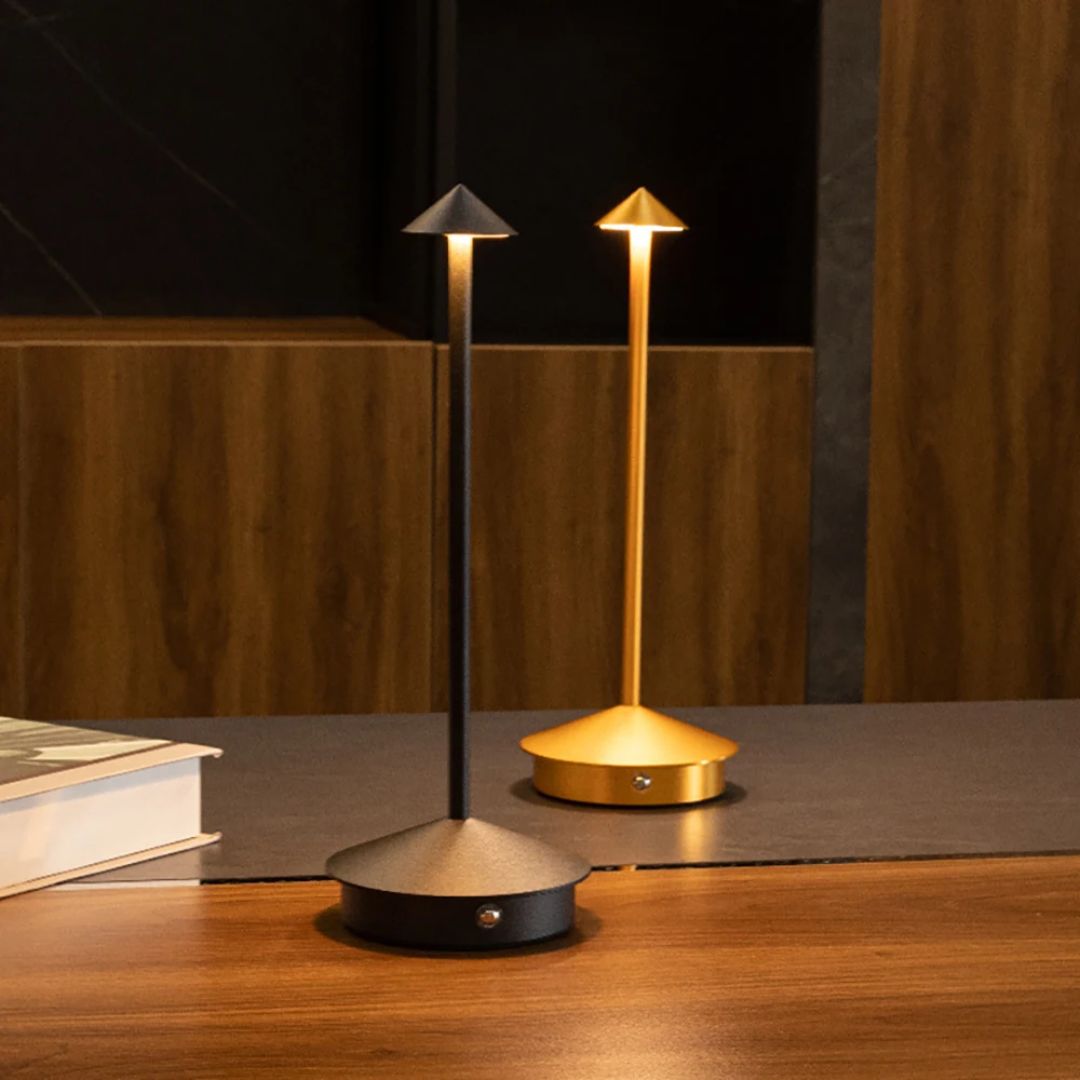 Skanto | Eindhoven Robyn Arrow LED Bordlampe