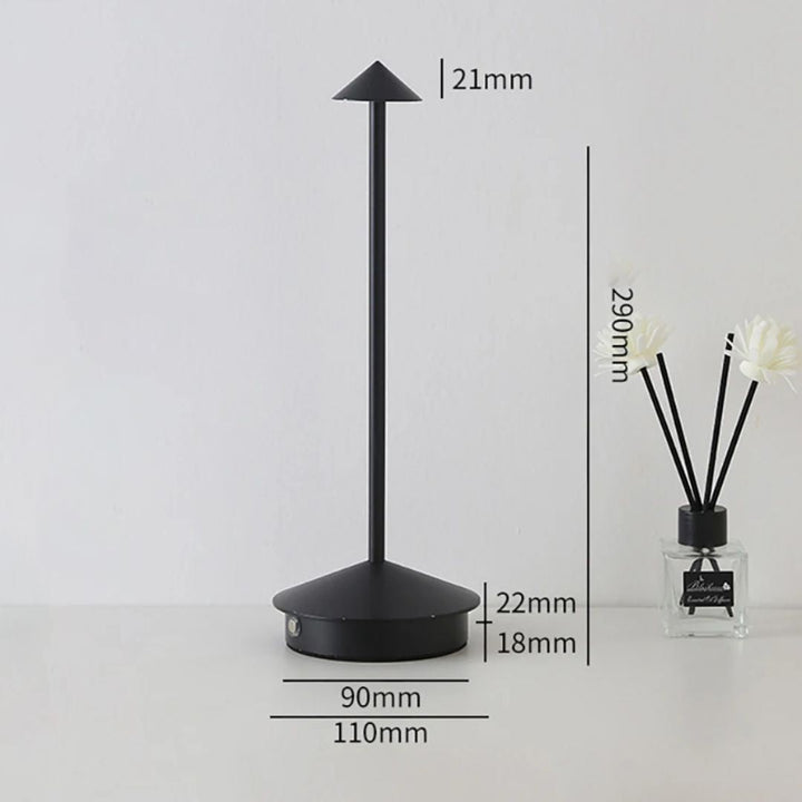 Robyn Arrow LED Bordlampe | Skanto