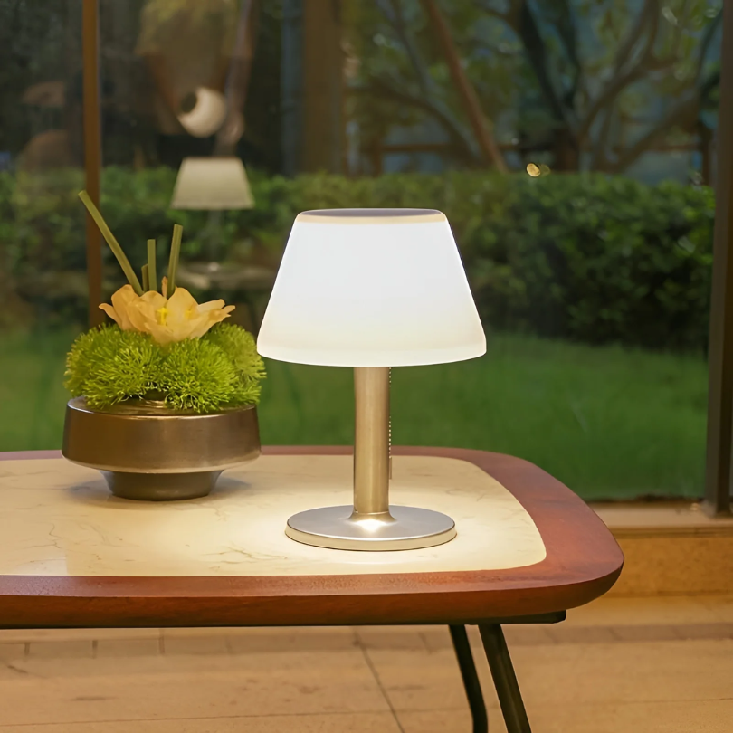 Stilig solbordlampe - SolarLuxe | Skanto