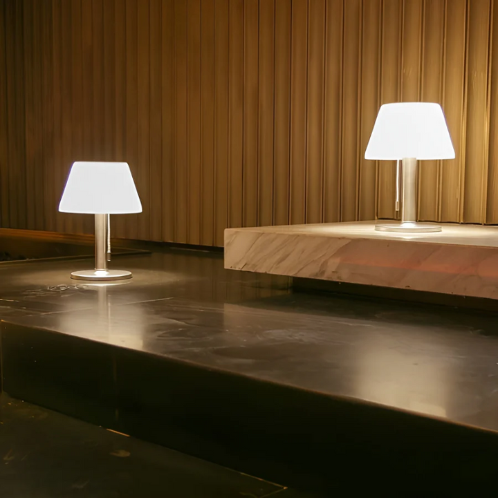 Stilig solbordlampe - SolarLuxe | Skanto
