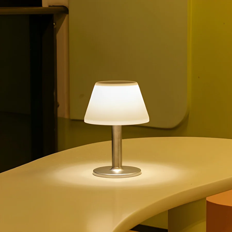 Stilig solbordlampe - SolarLuxe | Skanto