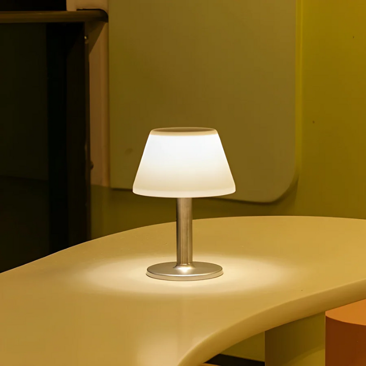 Stilig solbordlampe - SolarLuxe | Skanto