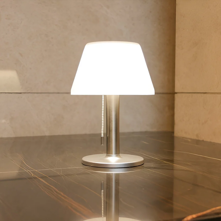 Stilig solbordlampe - SolarLuxe | Skanto