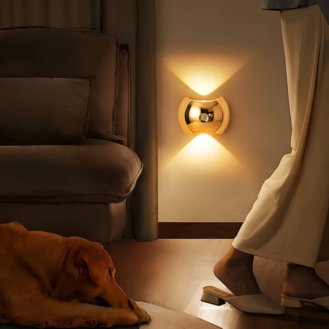 Vegglampe med bevegelsessensor – Dobbel LED-belysning oppover og nedover | Magnetisk og PortaSkantoe